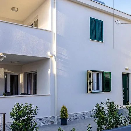 Twin With Bbq Area Apartman Trogir
